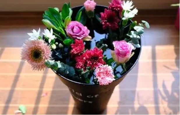 玫瑰花怎么保存时间长？鲜花保存的方法有哪些？