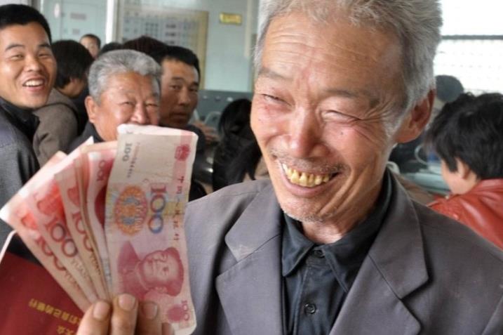 老人不参与体检被扣老人金 此规定引发争议
