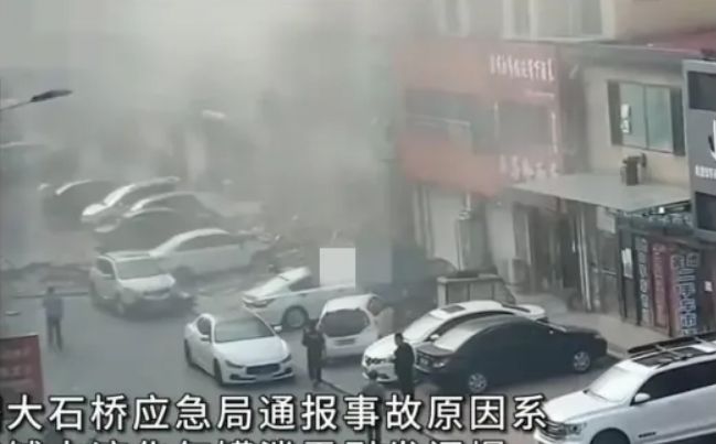 市民连夜排队为闪爆事故伤者献血，献血者连夜排队