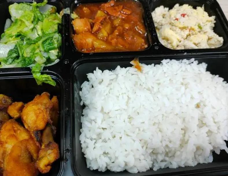 女子拒绝每天给领导带饭被辞退 索要饭费还被怼了
