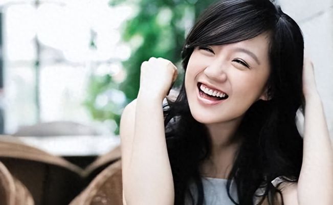 薛佳凝有多少资产，知名女星带发修行