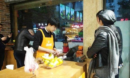 一家小小的水果店,利用会员裂变策略,每月赚10万