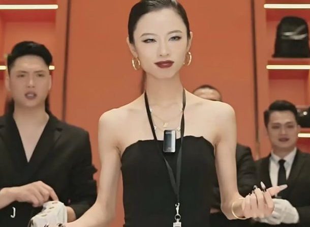 女主播大佬式带货月销5000万：澳门coco姐”爆火抖音男装界