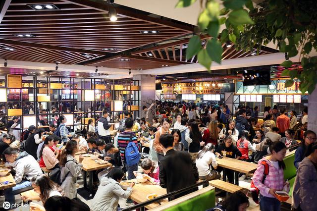 餐饮店的朋友圈就是“线上门脸”,这样发圈,才会生意火爆