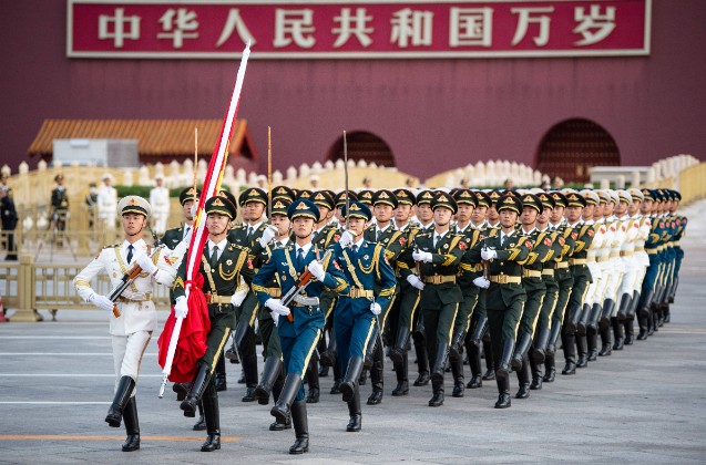 天安门广场国庆升旗仪式现场好震撼，为祖国骄傲