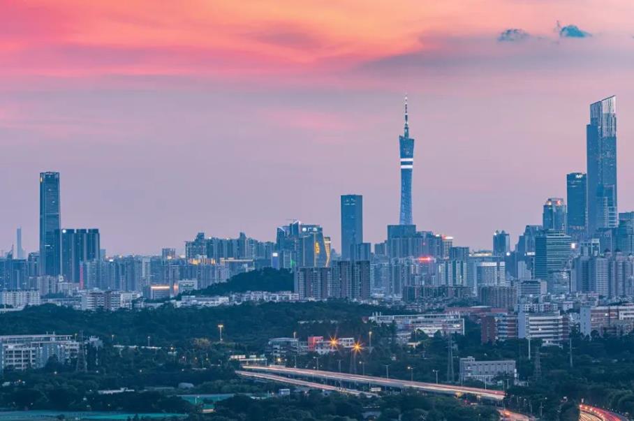 有人连购3套豪宅 有人卖股票买房：广州楼市火爆