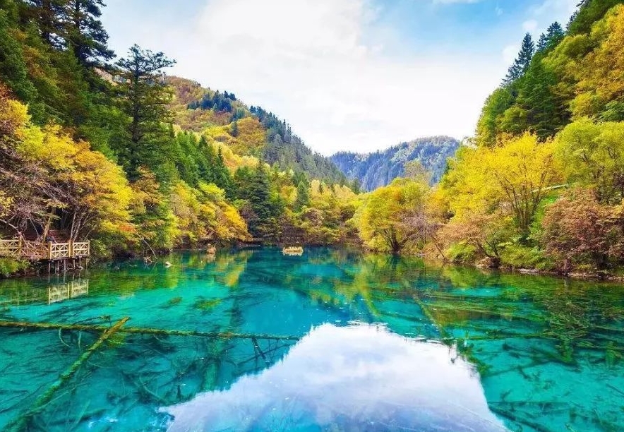 多个景点门票售罄 机票降约两成，九寨沟门票秒罄