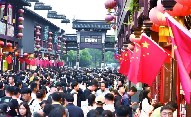 股市大涨带动假期旅游预算，国庆尽情出游