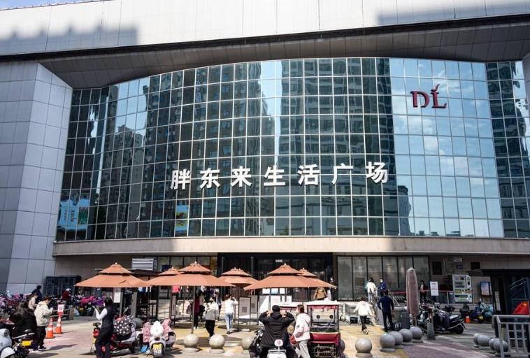 胖东来国庆比景区还热闹 排队上千米：假期超燃现场