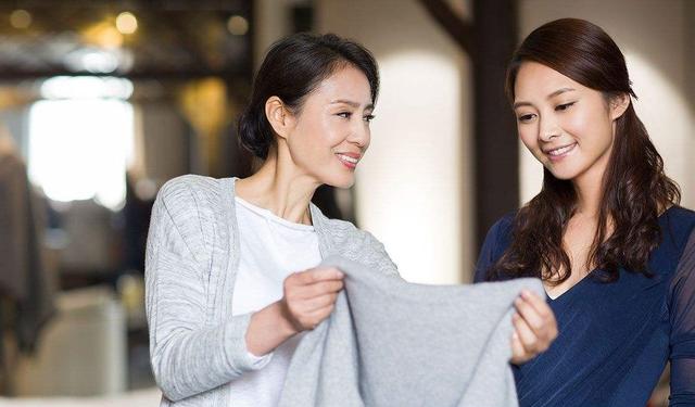 小县城的服装店,背后用这两个套路,一年净赚50万