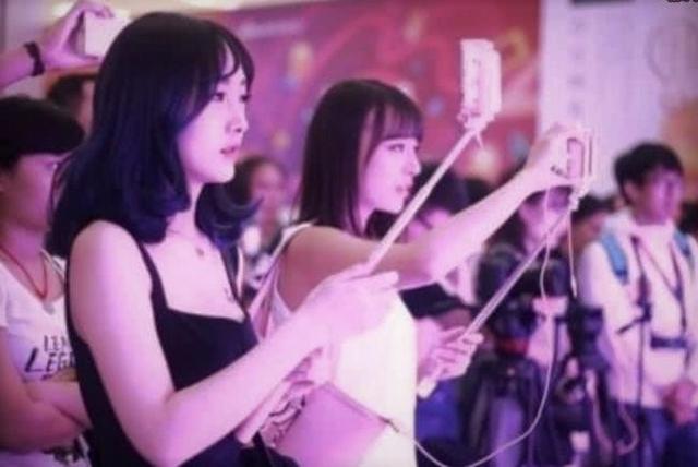 靠直播赚钱的社交巨头,连续20个季度盈利,月活跃用户超过1.1亿