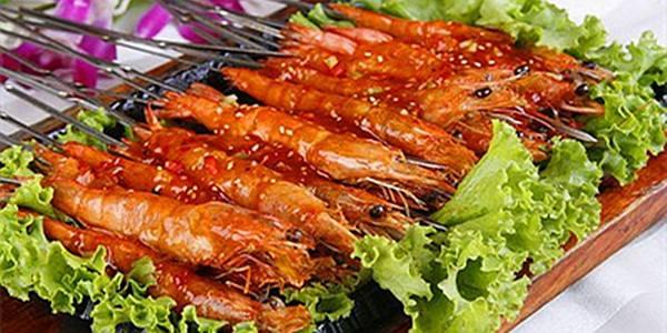 烧烤小摊位成为夏天高利润行业,月入2万元很正常!