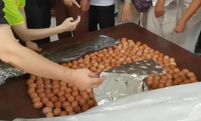 可喜安门店员工称床垫能给鸡蛋排毒：消费需警惕