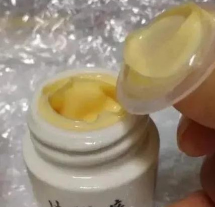 国货之光片仔癀两大经典产品,珍珠膏和珍珠霜,该选择哪个?