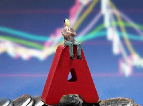 A股大爆发三大指数收盘集体上涨，创业板指狂飙近8%