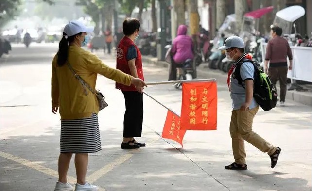 教育局回应：建议取消家长护学岗,发现可举报,不得强制要求