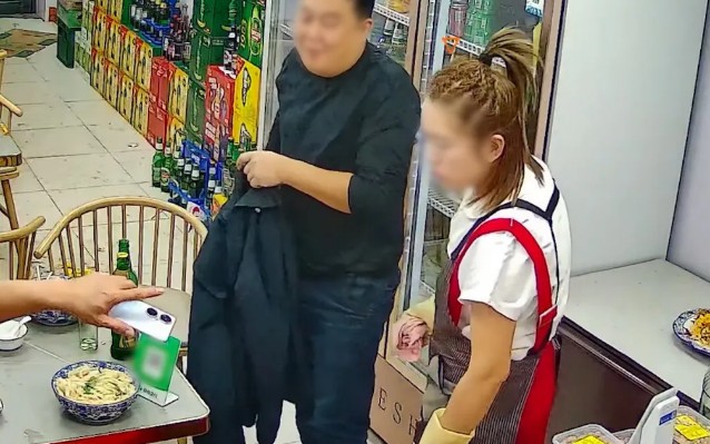 男子吃饭不给钱自称拘留所的，目前已完成支付