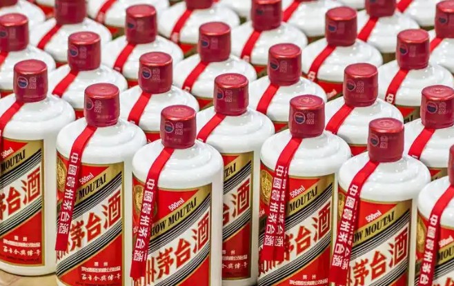 贵州茅台拟中期分红300亿元，净利润608.28亿元