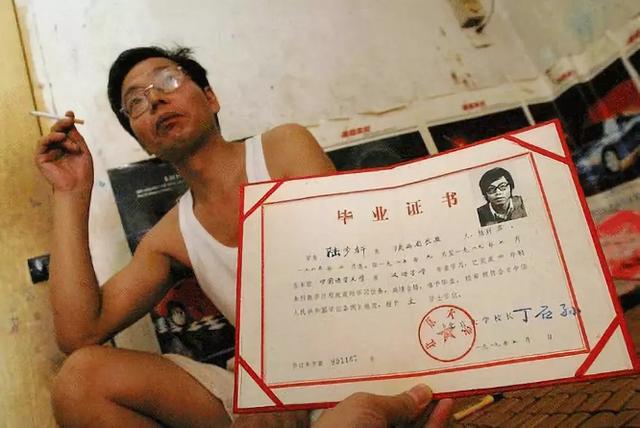 “学习好有啥用?”学霸考上名校却退学,如今竟成600万抖音老师