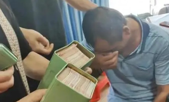 男子将8万现金伪装成喜糖寄出，幸被反诈系统拦截