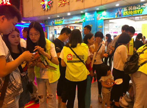 全面放开的摆地摊,线上线下产生了哪些商机?