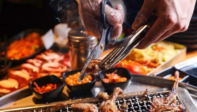 餐饮新手开烤肉店,经营半年,狂赚100万