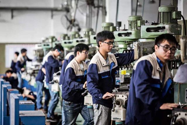 中国工人待遇为何比不上欧美?这3个问题不改变,以后更比不上