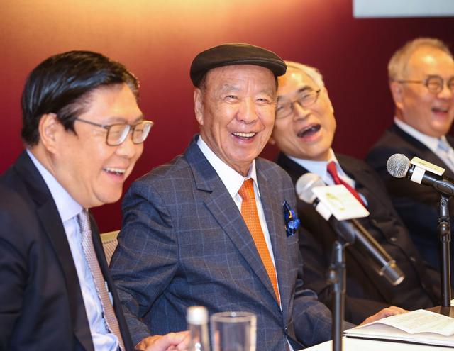 少年时赚取第一桶金,如今成为人生赢家,身家1020亿