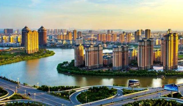 借2万元开始搞养殖,他一路逆袭为中国“鸡王”,如今身家150亿