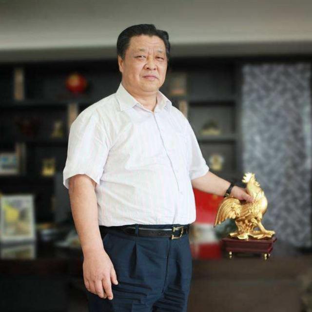 借2万元开始搞养殖,他一路逆袭为中国“鸡王”,如今身家150亿