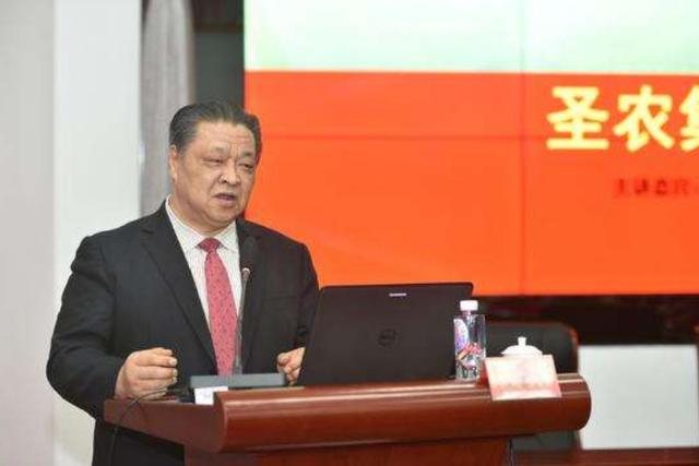 借2万元开始搞养殖,他一路逆袭为中国“鸡王”,如今身家150亿