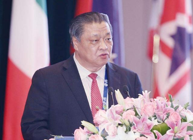 借2万元开始搞养殖,他一路逆袭为中国“鸡王”,如今身家150亿