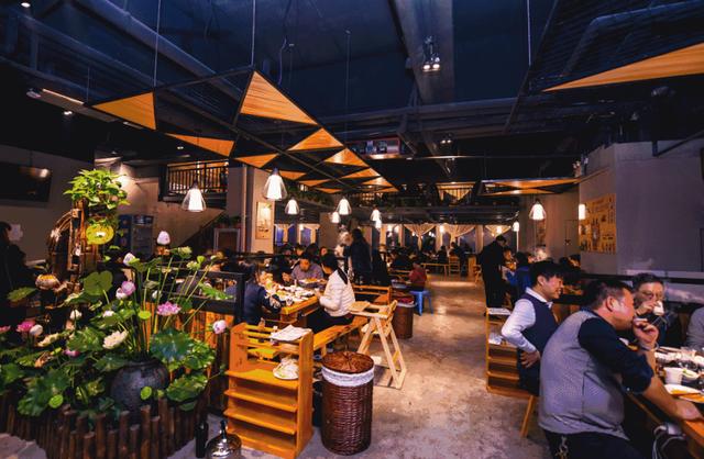 火锅店一开业就爆火，日收入超2万，成为当地餐饮业的一匹黑马