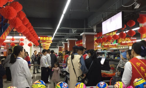 这家超市老板太厉害了！刚开业就引爆客流，收入200多万