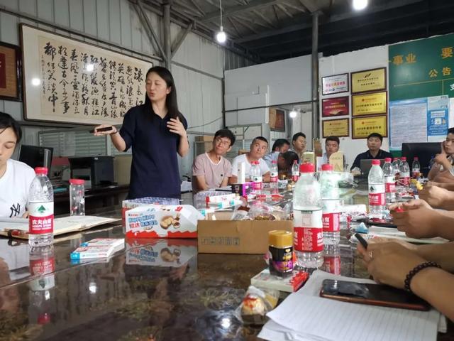 代理数十个休食品牌的经销商,稳坐本地大商行列,他是如何做的?