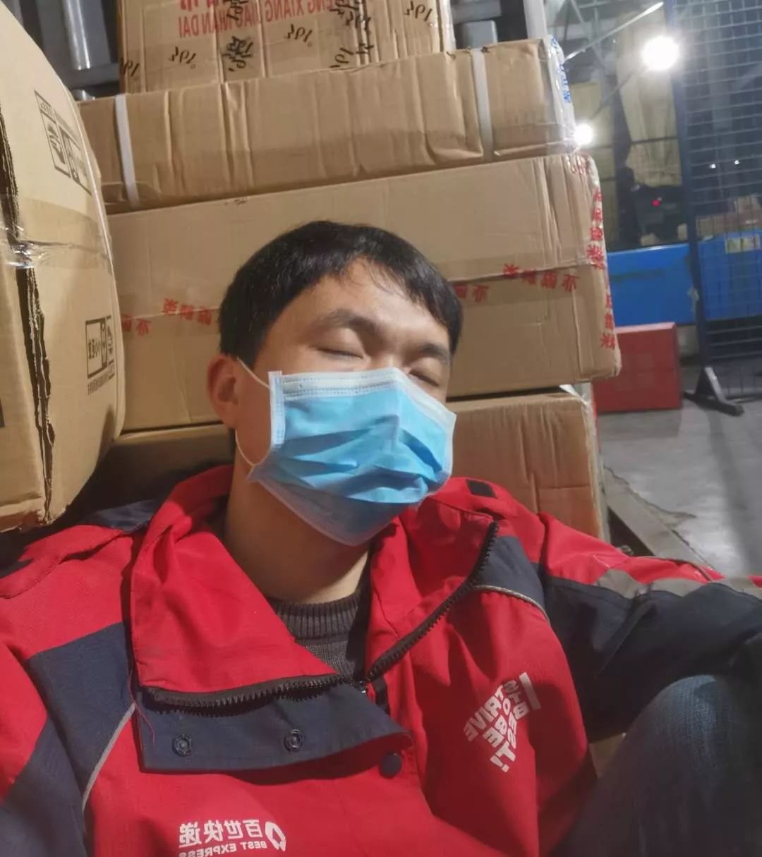 杭州百世快递网点:1人干16人的活,7天派件4千票