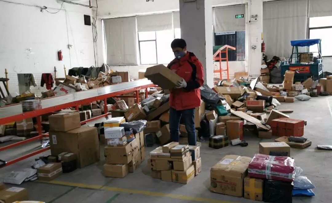 杭州百世快递网点:1人干16人的活,7天派件4千票