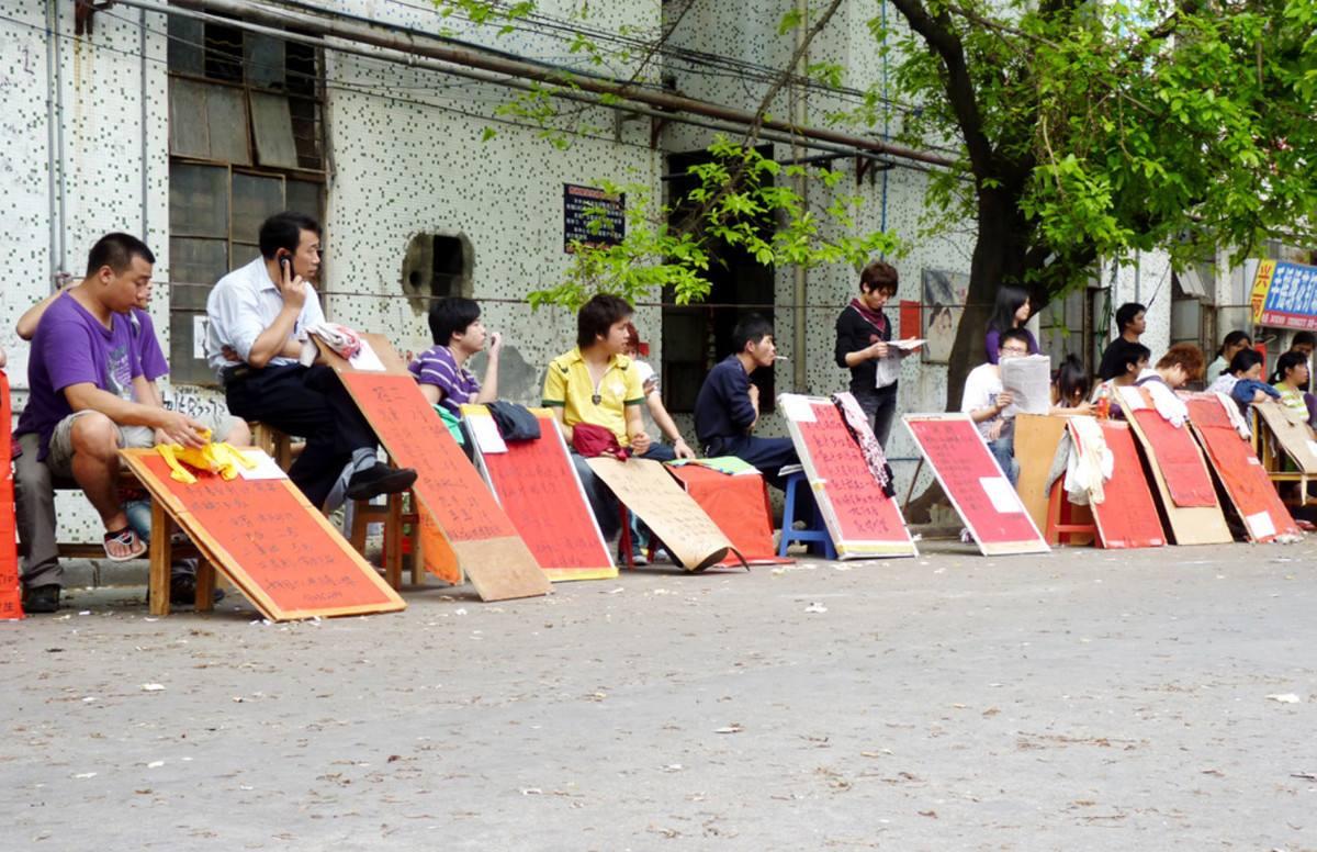 制造业“养人”比招人更难!年轻人宁愿去送快递、外卖,为什么?