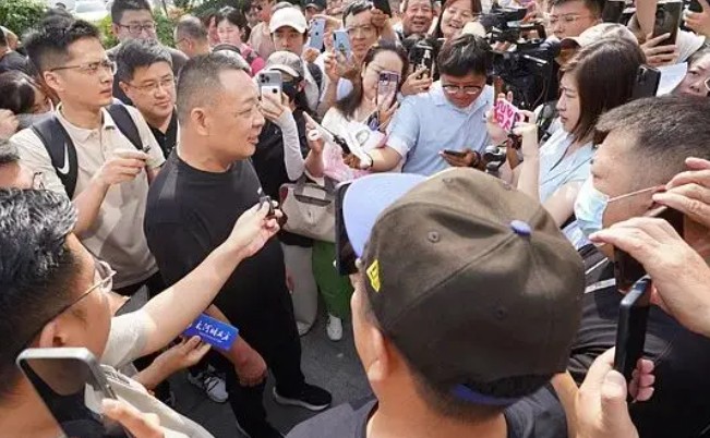 胖东来震撼回应：一件羽绒服利润薄如纸，仅赚3毛引热议