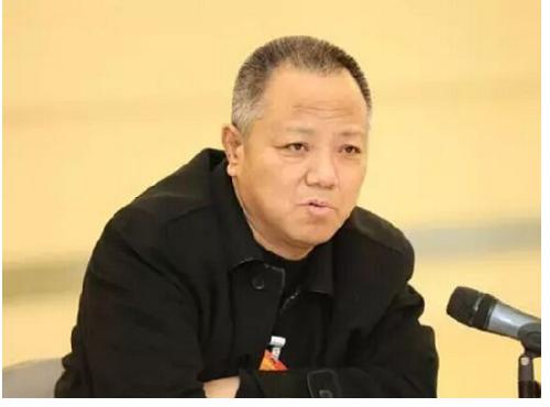 因车祸高位截瘫,41岁坐在轮椅上创业,如今是亿万富翁,为他点赞