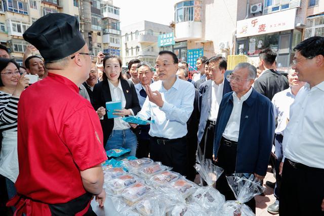 要去摆地摊了,卖点什么好呢?这些地摊货更易赚钱