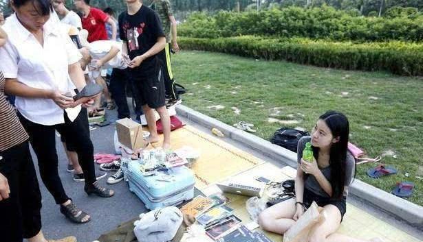 厂区门口摆地摊卖什么好，摊贩透露3个赚钱项目利润高又好卖