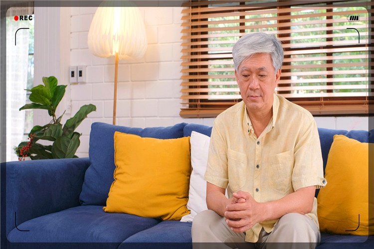 58岁的人实在没有生活出路,只能去摆摊,卖什么投资小赚钱快?