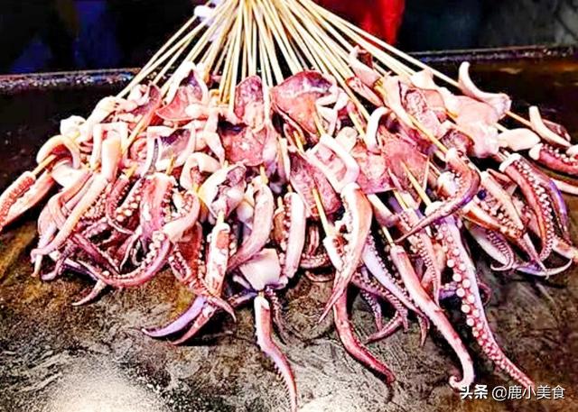 广东夜市地摊,7种街头小吃最火爆,年轻人追捧不已,基本都吃过