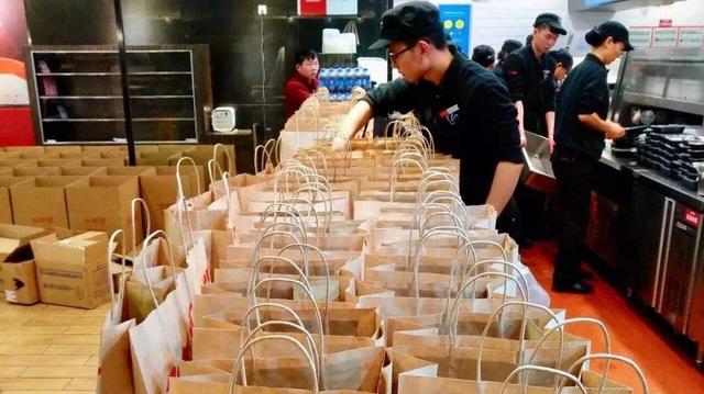 餐饮店不做堂食只做外卖,生意火爆,一个月净赚20万