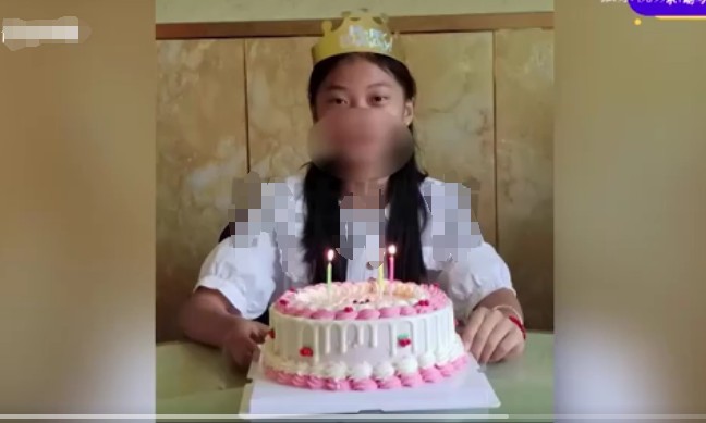 12岁女孩以为月经不调竟是癌症晚期，母亲一夜白头，全校师生援助
