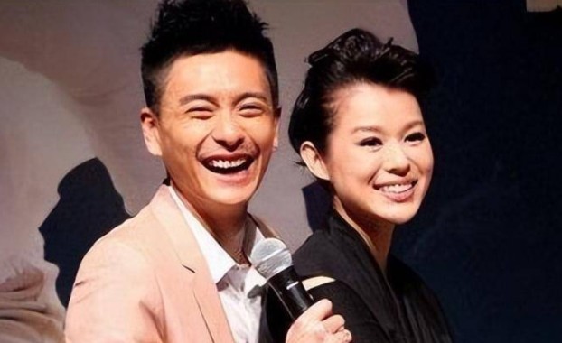 黄宗泽女友，抛弃8年钟情女友如今孤身一人